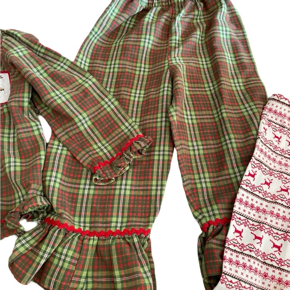 Bundle of 5 girls holiday pajama items 3-4T - Picture 3 of 5